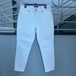 1822 Women's White Ankle Jeans